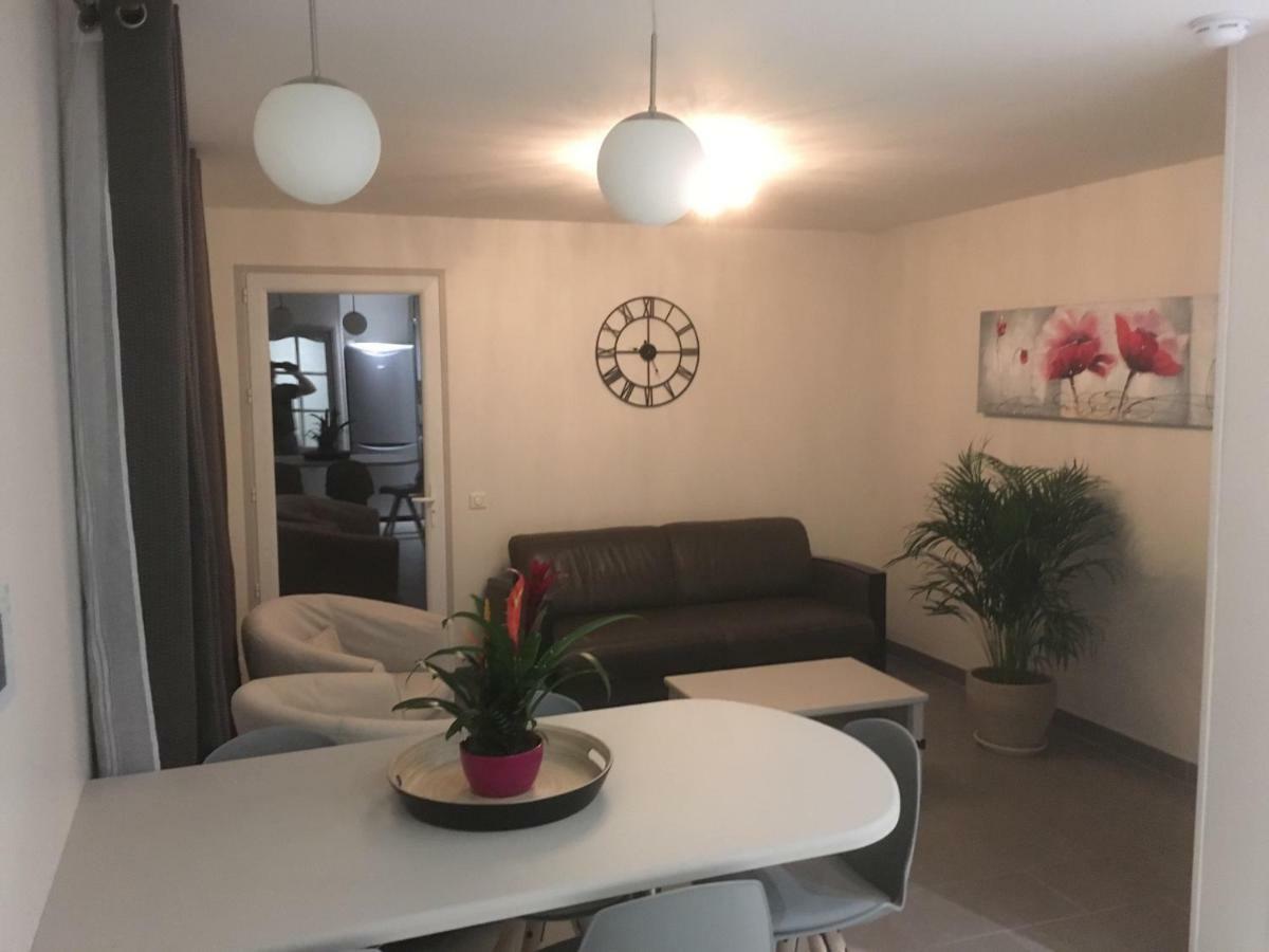 Au Tilleul Apartment Mezieres-sur-Seine Luaran gambar